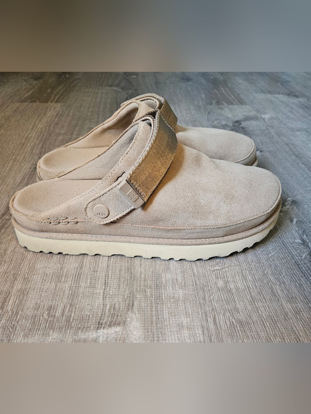 UGG Women's Goldenstar Clog Size 11 Sand, Good - Picture 6 of 9
